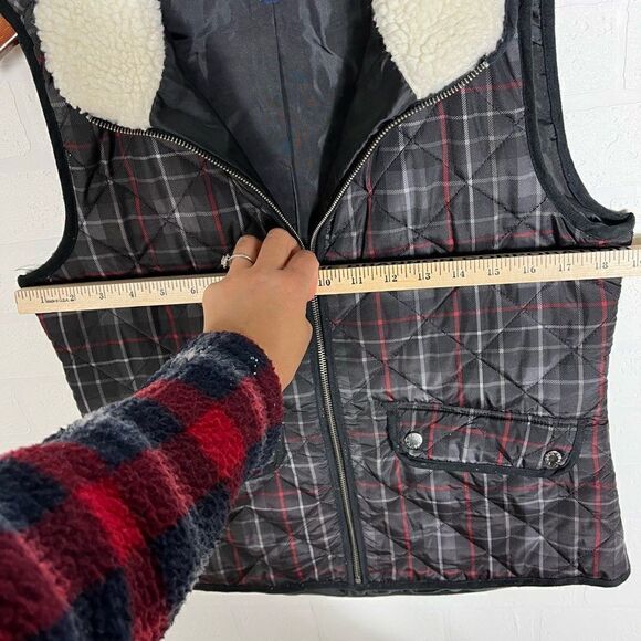 British Khaki Women’s Light weight Quilt Vest size medium - Picture 2 of 8